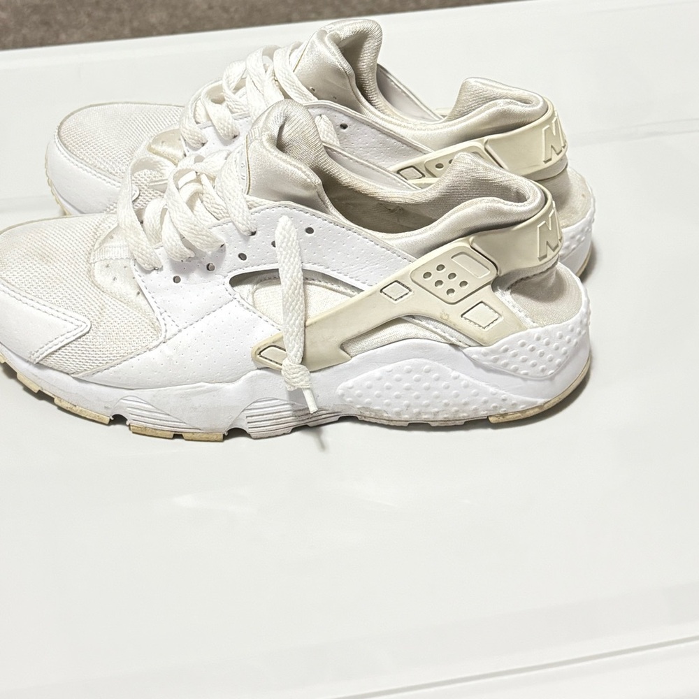 Nike White and Cream Athletic Shoes